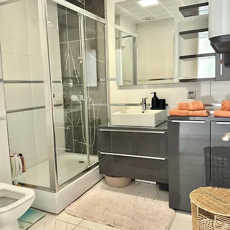 Апартаменти 36th Floor Sky App Free Parking Скоп'є