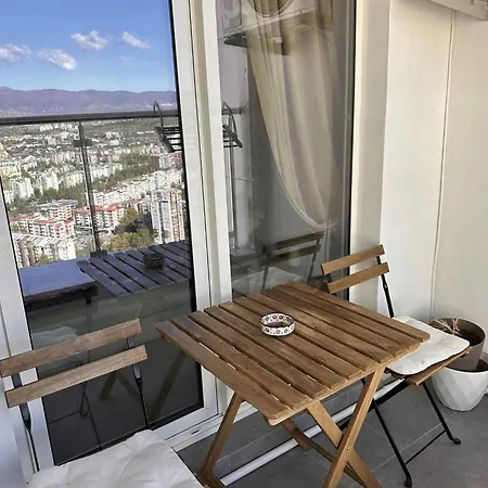 Апартаменти 36th Floor Sky App Free Parking *