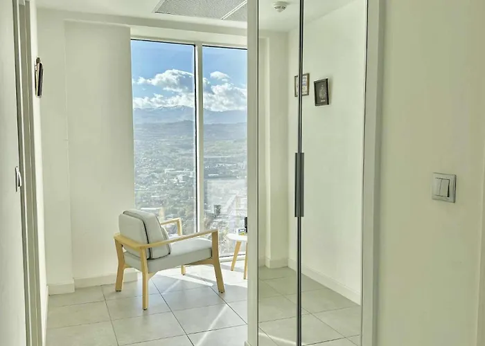 Apartment 36th Floor Sky App Free Parking *